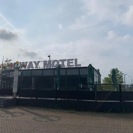 Motel Hiway *